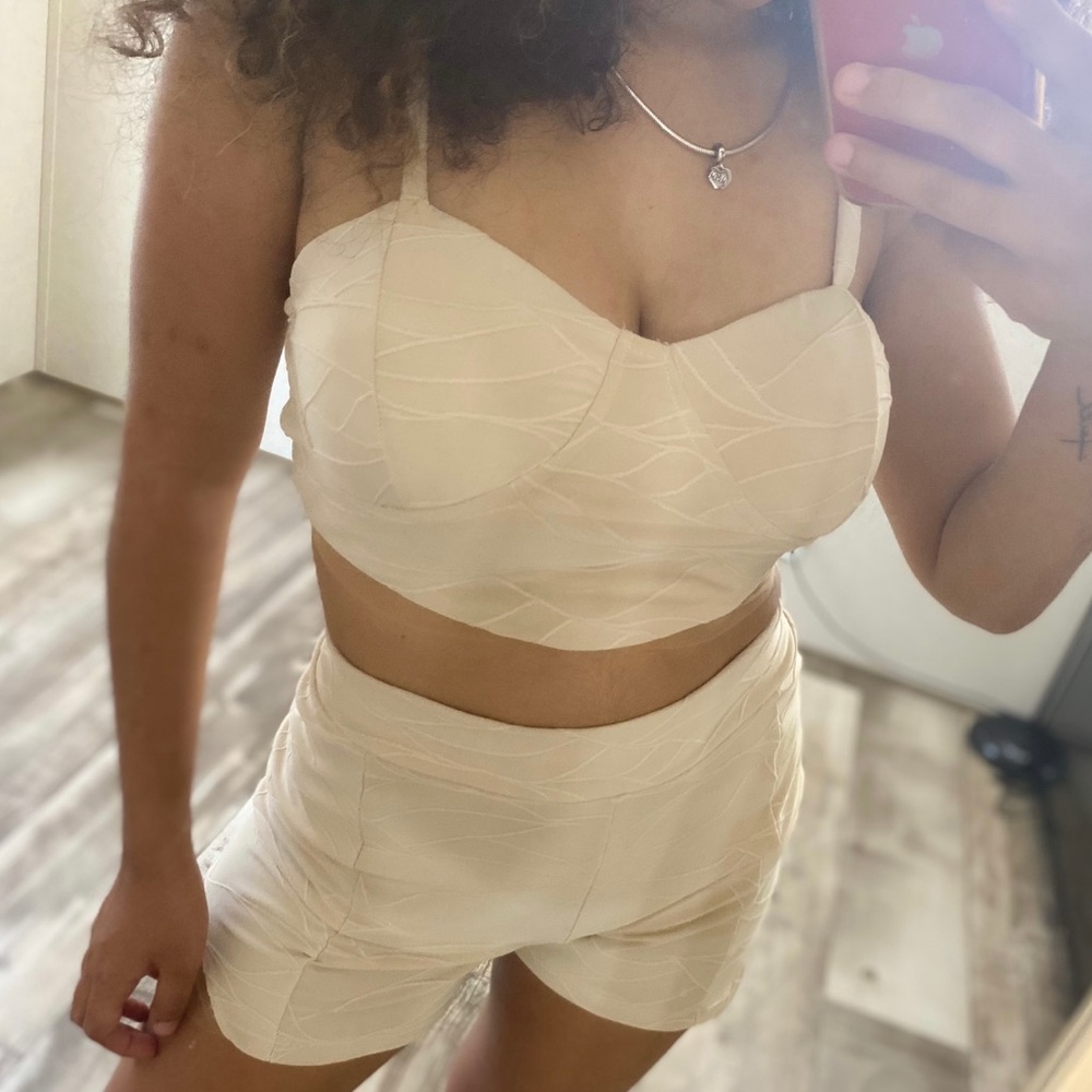 Short Set - Picture 3 of 3